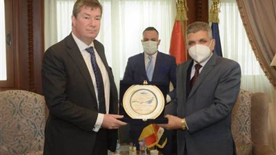 رئيس هيئة قناة السويس يبحث مع السفير البلجيكي سبل التعاون المشترك
