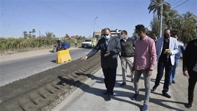 محافظ أسيوط يتفقد أعمال رصف طريق 