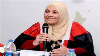 رضوان يهنئ د. نبيلة عبد الرؤوف بحصولها على درجة الأستاذية