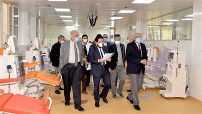 رئيس جامعة المنصورة يتفقد تجهيزات الوحدات التخصصية بمستشفى الأطفال