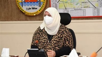 نائب محافظ مطروح تبحث تشجيع الشباب على المشروعات الصغيرة