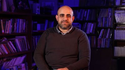 استشاري أمراض جلدية يجيب: ماذا تعرف عن حب الشباب؟