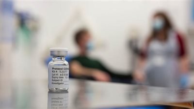 فاوتشي: اللقاحات لا تزال فعالة بشكل مقبول ضد سلالات كورونا الجديدة