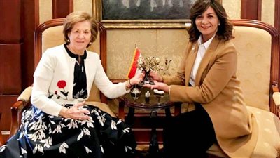 سيدة أعمال مصرية يونانية تدعم مبادرة 