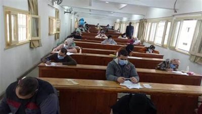 رئيس جامعة مطروح يتفقد سير امتحانات الفصل الدراسي الأول