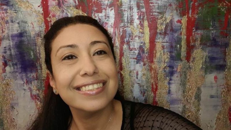 الفنانة التشكيلية