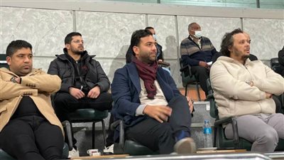 عيد وميدو يدعمان بيراميدز أمام المصري من مقصورة برج العرب 