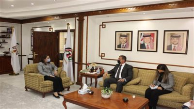 وزيرة الصناعة الأردنية والسفير المصري يبحثان تحضيرات اللجنة العليا المشتركة
