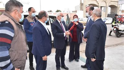 محافظ بورسعيد يتابع سير العمل بالمنطقة الصناعية