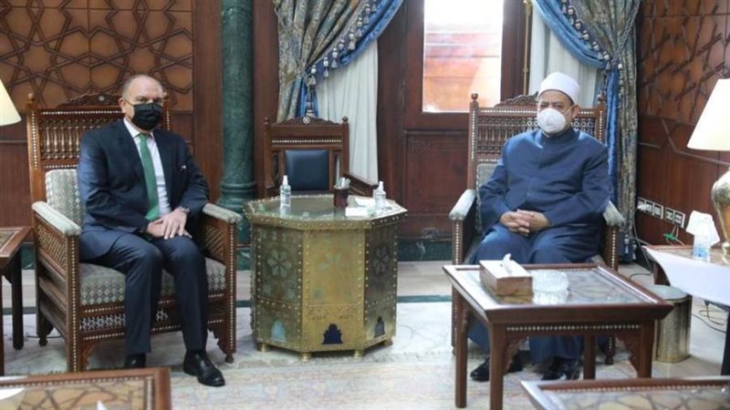 الإمام الأكبر وسفير