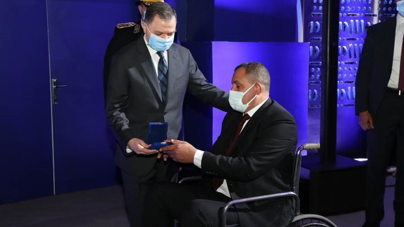 وزير الداخلية يكرم