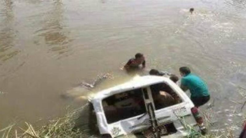 غرق سيارة أرشيفية