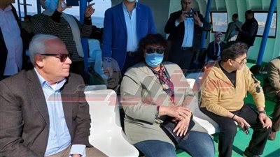 وزيرة الثقافة ومحافظ بورسعيد في جولة بحرية بقناة السويس