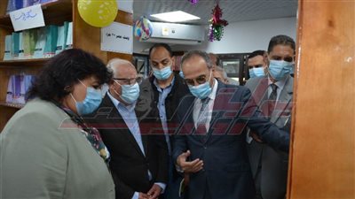 وزيرة الثقافة ومحافظ بورسعيد يتفقدان منفذ هيئة الكتاب ببورفؤاد