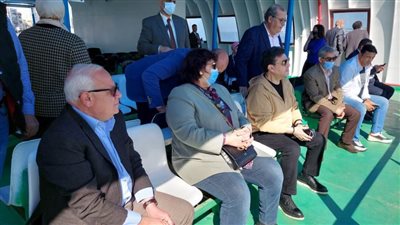 وزير الثقافة ومحافظ بورسعيد وهاني شاكر في جولة بحرية بقناة السويس