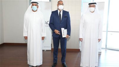 تكريم جديد لمحمد فضل الله من مركز الإمارات للتحكيم الرياضى.. صور 
