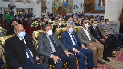 محافظ المنيا يشارك في مراسم تشييع جنازة أسقف بني مزار والبهنسا