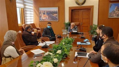 محافظ بورسعيد يتابع سير العمل بإدارات الديوان العام
