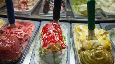 يأكلون وجبات عمرها ٥٠٠ سنة 