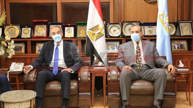 ومحافظ كفرالشيخ ووزير