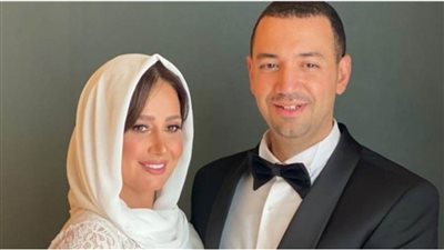 معز مسعود يظھر مع أبناء حلا شیحة بعد شھر من زفافھما