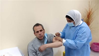 محافظ شمال سيناء يتابع توزيع الدفعة الأولى من لقاح كورونا 