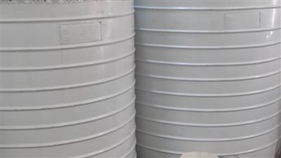 ضبط مصنع زيوت السيارات يستخدم خامات مجهولة 