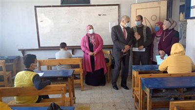 وكيل وزارة التربية والتعليم بالإسماعيلية يتفقد عددا من لجان امتحانات الشهادة الإعدادية 