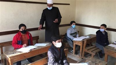 رئيس قطاع المعاهد الأزهرية يتفقد لجان امتحانات معاهد الشروق بالقاهرة