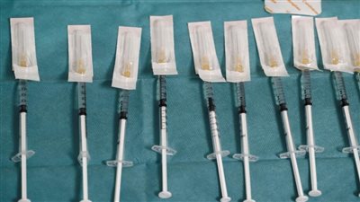 الكرملين: لا علاقة لروسيا بنشر التضليل حول اللقاحات الغربية ضد كورونا