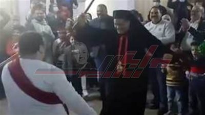 بعد وصلة رقص بالتحطيب.. مطران الكاثوليك بأبوقرقاص: المشهد لرسم البسمة على وحوه ذوي الهمم.. صور