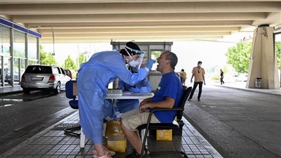 اليونان تسعى لإعادة فتح قطاع السياحة قبل موسم الصيف