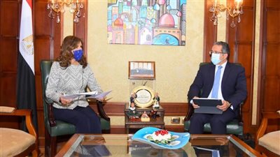 العناني ومكرم ينظمان برنامجا للسياحة للمقيمين بالخارج