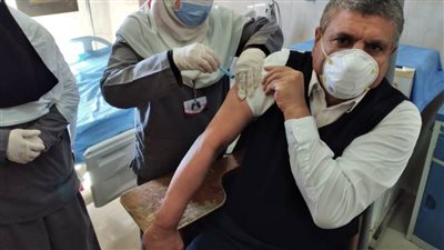 بدء تطعيم الأطقم الطبية العاملة بمستشفيات المنيا الجامعية بـ