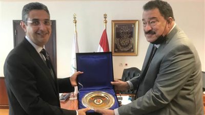 رئيس اتحاد الجودو يجتمع برئيس الهيئة القومية للبريد لإعداد بطل السومو لبولندا