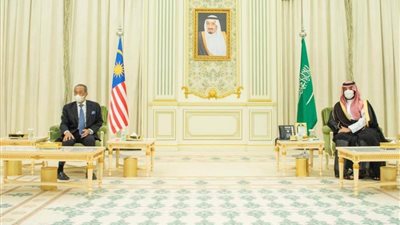 ولي العهد السعودي يبحث مع رئيس وزراء السودان سبل تطوير العلاقات الثنائية