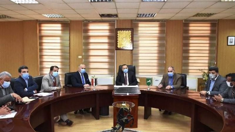 محافظ الشرقيه يجتمع