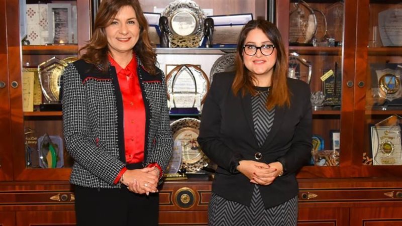 وزيرة الهجرة خلال