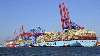 تداول 25 سفينة حاويات وبضائع عامة بموانئ بورسعيد