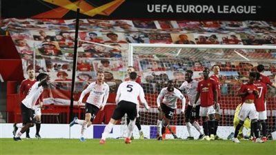 ميلان يضع مانشستر يونايتد في مأزق بالدوري الأوروبي