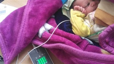 فحص 6953 طفلًا حديث الولادة بالمنيا ضمن مبادرة السمعيات