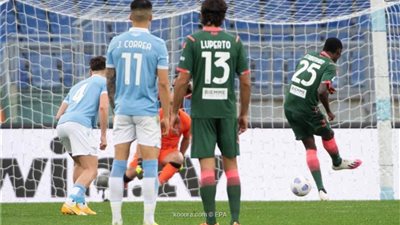 لاتسيو يفوز على كروتوني 3-2 في الدوري الإيطالي