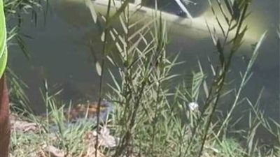 انتشال جثة طالب توفي بحادث انقلاب سيارة فى 