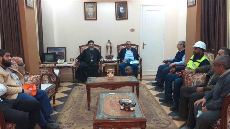 قسيس يتبرع بفرش مسجد