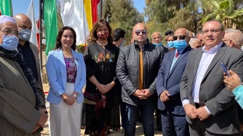 وزيرة الهجرة تزور