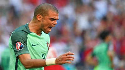 «بيبي» يغيب عن مران البرتغال بسبب إصابة في عضلات الفخذ