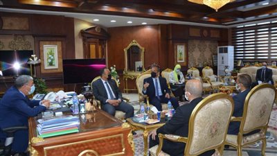 محافظ المنيا يستقبل فريق عمل برنامج دعم وتطوير التعليم الفني والتدريب المهني