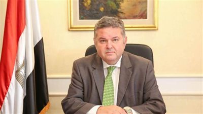 وزير قطاع الأعمال يشهد توقيع عقود إنشاء مصانع مصر للغزل والنسيج 