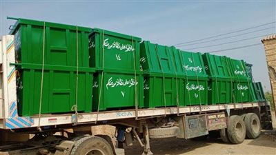 دعم منظومة النظافة بملوي بالمنيا بحاويات قمامة جديدة