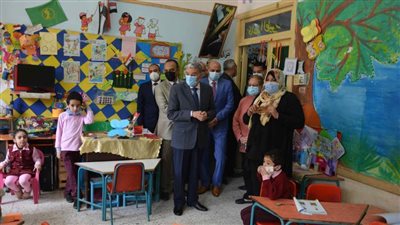 محافظ المنيا يتابع انتظام سير العملية التعليمية بعدد من المدارس